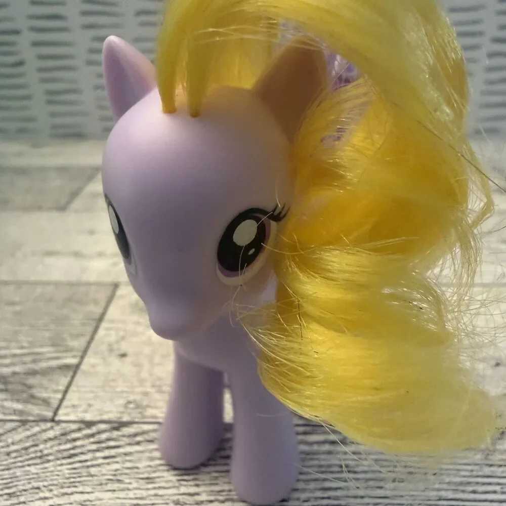 My Little Pony MLP Water Wings Lily Blossom Hasbro G4 MLP Brushable